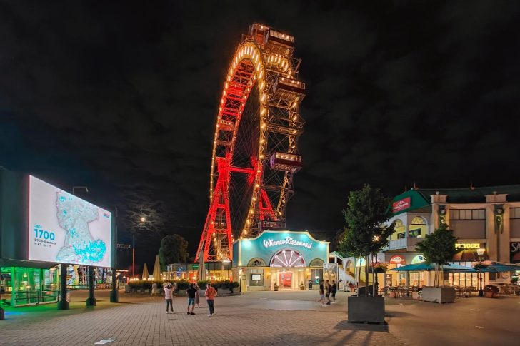 Evening at the Vienna Ferris wheel (Wiener Riesenrad)